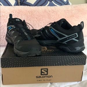 Salomon tennis shoes